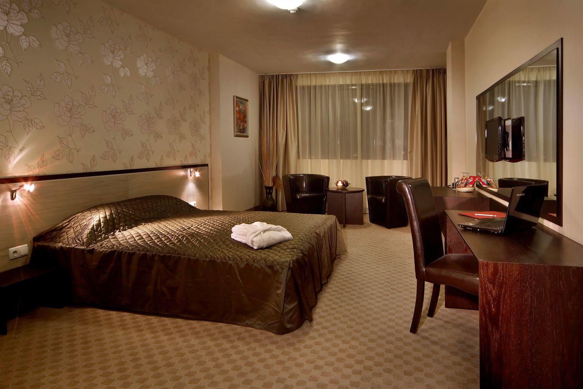 Hotel Avenue By Hmg-free Parking-free Wi-fi